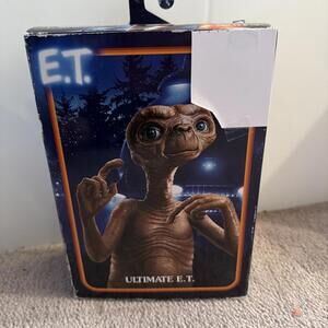 The  ET Extraterrestrial 7" Action Figure 40th Anniversary NECA Ultimate  E.T.